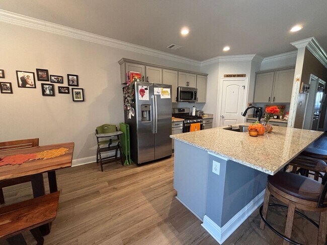 Foto del edificio - 1/2 OFF FIRST MONTH MOVE IN SPECIAL - NEAR...