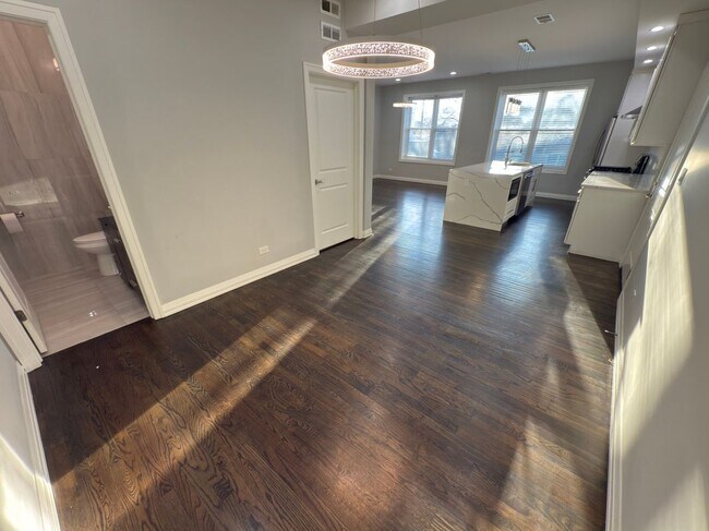 Foto del edificio - 7427 W Addison St