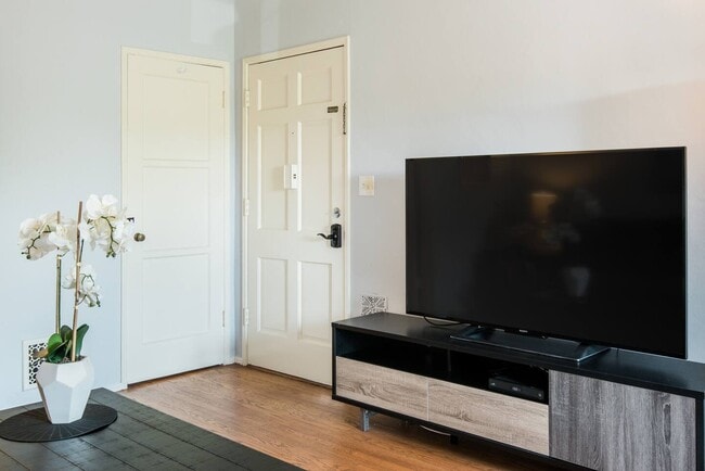 Photo - 2304 Loy Ln (Los Angeles, CA) Apartment