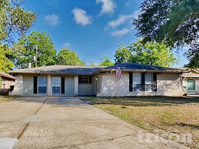 Building Photo - 6422 French Chateau Dr