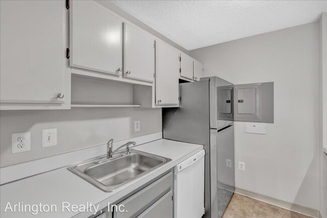 Building Photo - 1 br, 1 bath House - 200 N. Pickett St.  #314