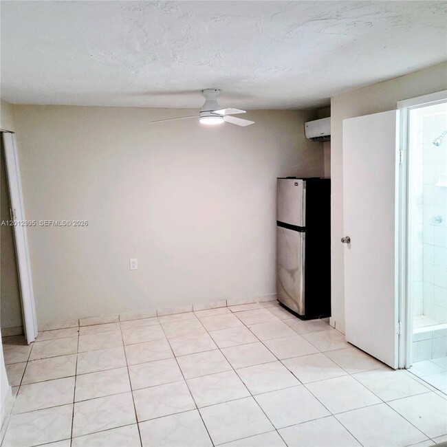 Foto del edificio - 5871 NW 199th St