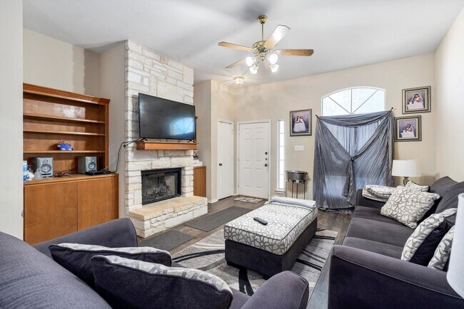 Foto del edificio - Large 3-Bedroom Home in West Round Rock!