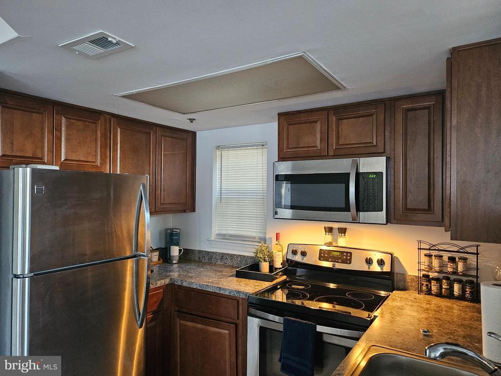 Building Photo - 14224 Yardarm Way