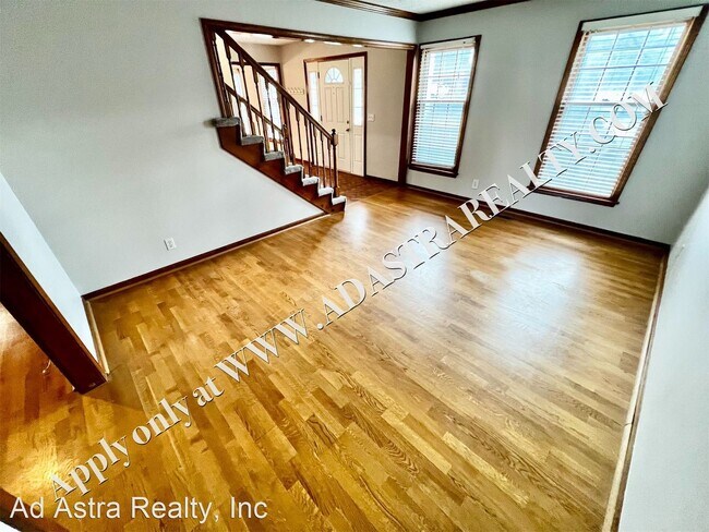 Building Photo - 4 br, 3.5 bath House - 11505 Carter St