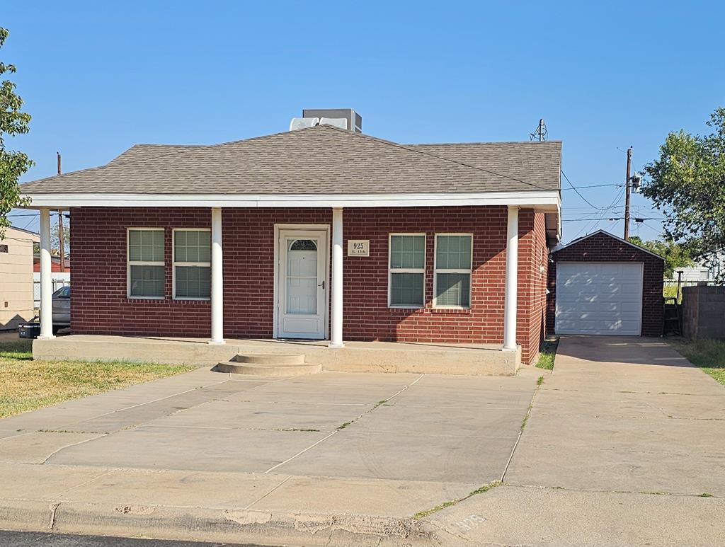 Primary Photo - 925 E 13th St