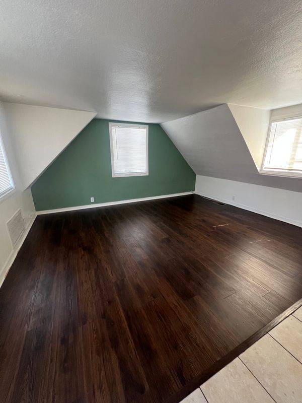 Primary Photo - 1131 E Whiting Ave