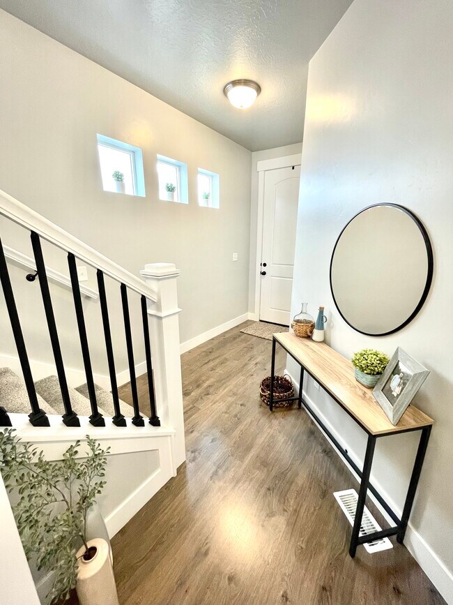 Entry - 3798 W 2380 N