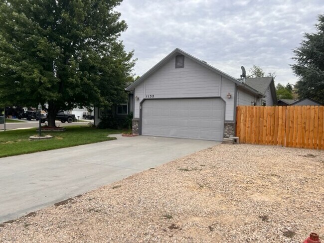 Foto del edificio - 1132 N Maple Creek Ave