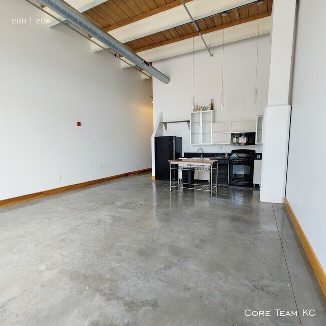 Building Photo - 1st Floor Loft in Crossroads!