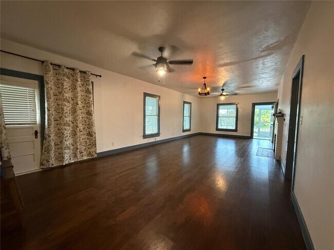 Foto del edificio - 317 3rd St NE