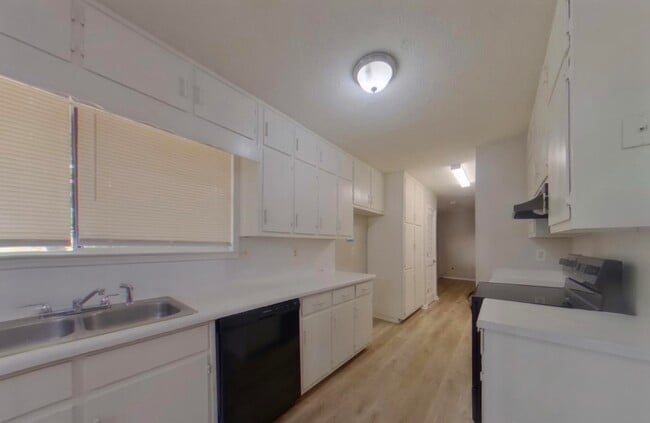 Building Photo - Special Home In Cedar Brook Dr SE!!!