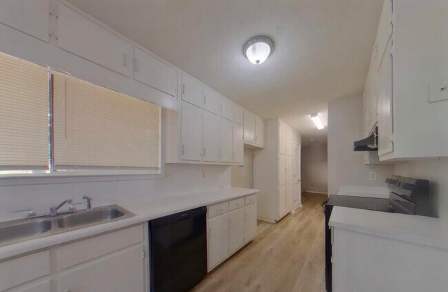 Foto del edificio - Special Home In Cedar Brook Dr SE!!!