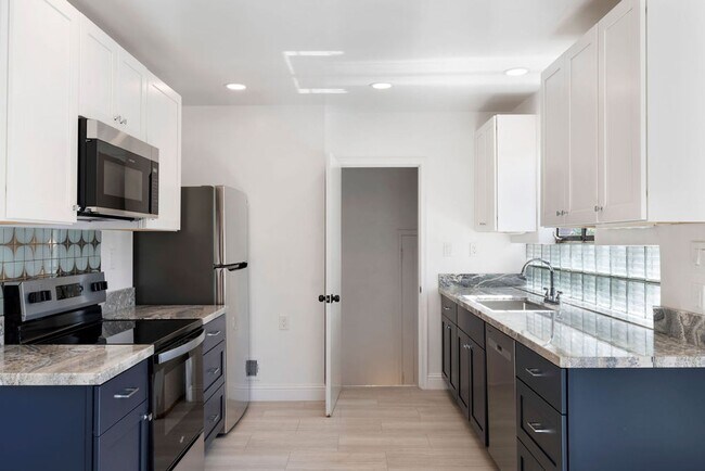 Building Photo - 640/642 West 1st Street