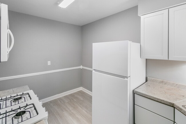 Building Photo - 522 W Lawn St