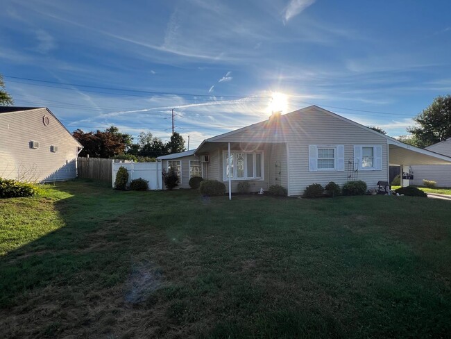 Building Photo - 4 bed 1.5 bath updated rancher new stainle...