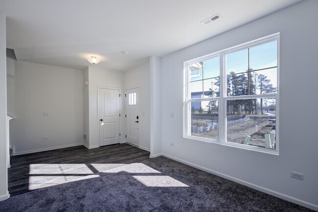 Building Photo - 1587 Syracuse Dr