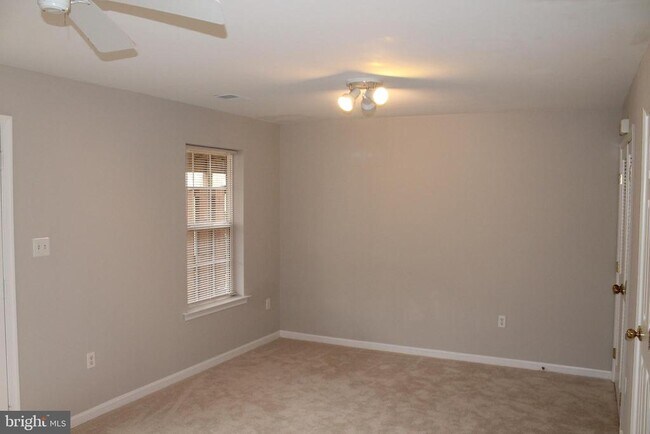 Building Photo - 6854 General Lafayette Way