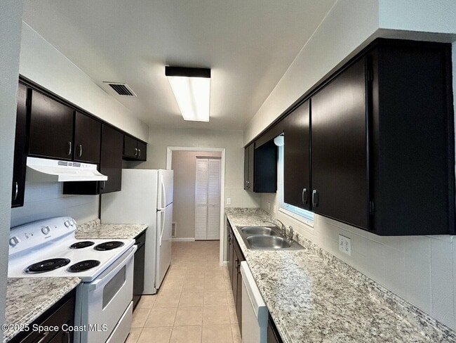 Foto del edificio - 1435 Belford Ct