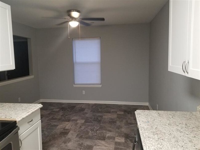 Foto del edificio - Updated Duplex, Central Location