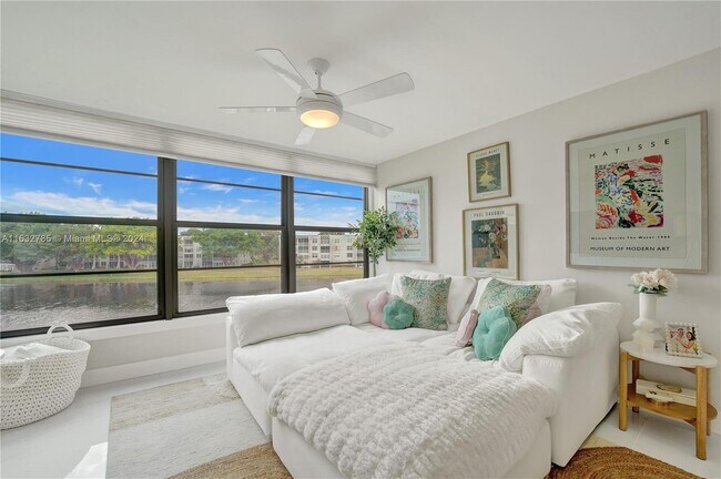 Foto del edificio - 1530 Whitehall Dr