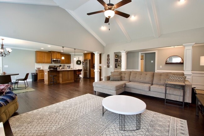 Foto del edificio - Immaculate 3BR/2BA Home in The Estates – P...