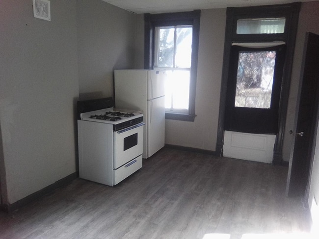 Building Photo - 5803 S Broadway