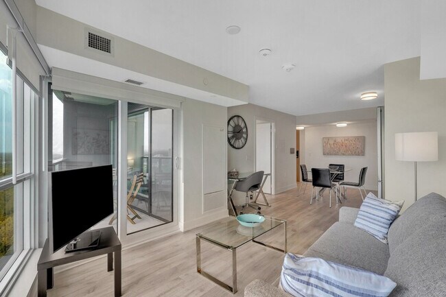 Photo du bâtiment - 585 Bloor St E