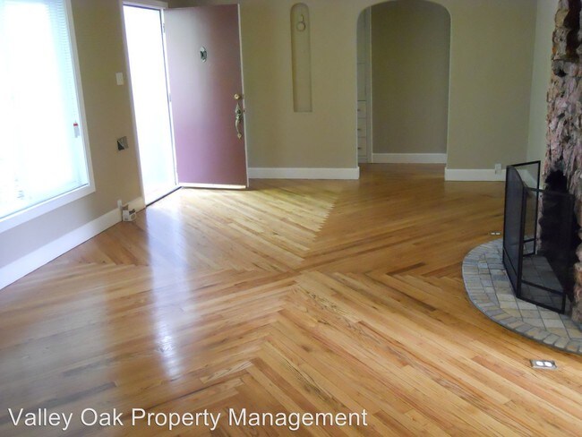 Foto del edificio - 3 br, 1 bath House - 458 College Avenue