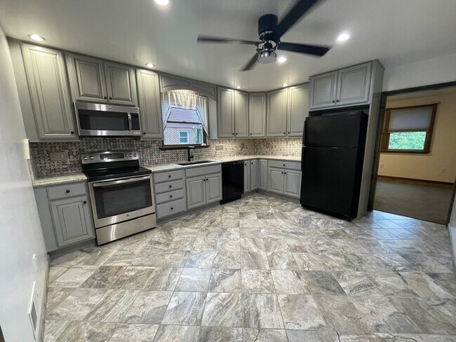 Foto del edificio - Nicely Renovated 2 Bedroom/2  Bath in Bon Air!