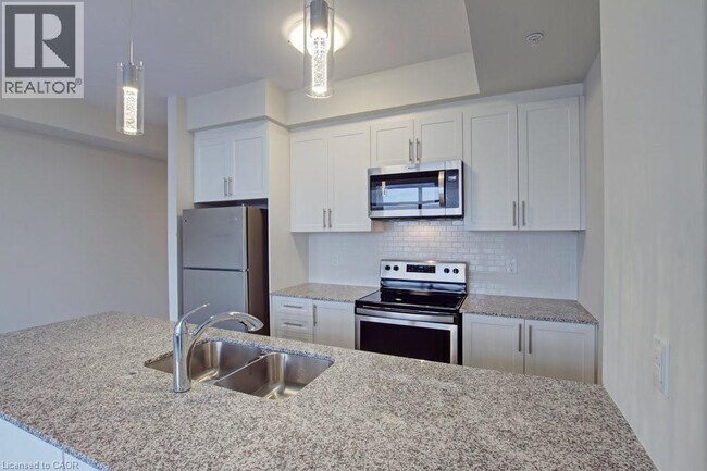 Photo du bâtiment - 150 Oak Park Blvd