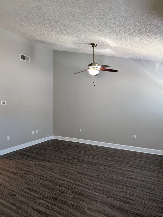 Building Photo - 447 Cactus St