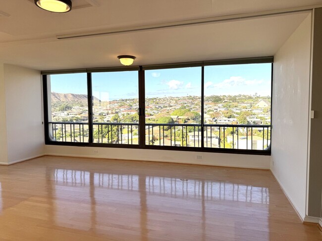 Building Photo - Regency at Kahala - Two bedroom, two bath,...