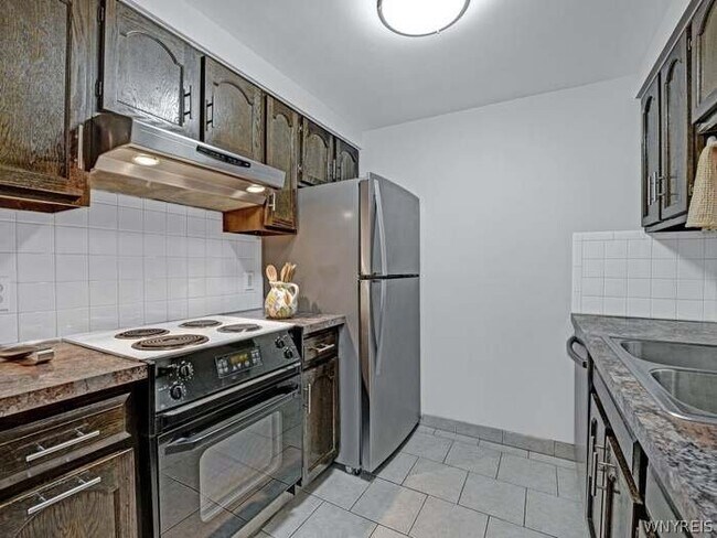 Foto del edificio - 205 Charter Oaks Dr