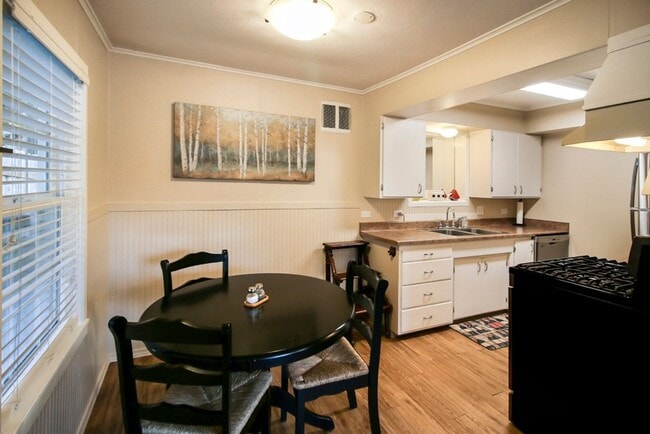 Foto del edificio - Daisy Creek Cottage: Fully Furnished 2bd/1ba, Fenced Yard, Utility Fee $300