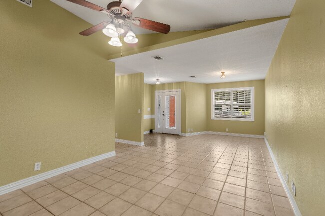 Foto del edificio - 1555 W Detroit Blvd
