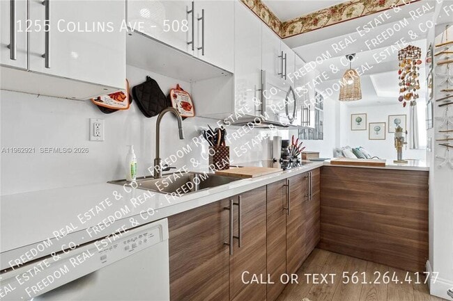 Building Photo - 1255 Collins Ave