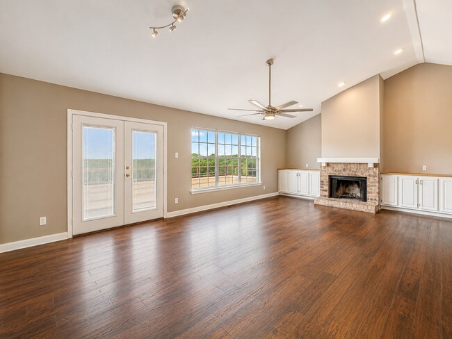 Building Photo - 746 Haven Ln
