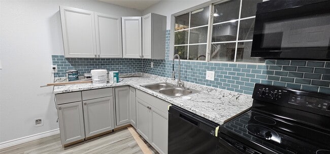 Building Photo - 2634 Tidewater Dr