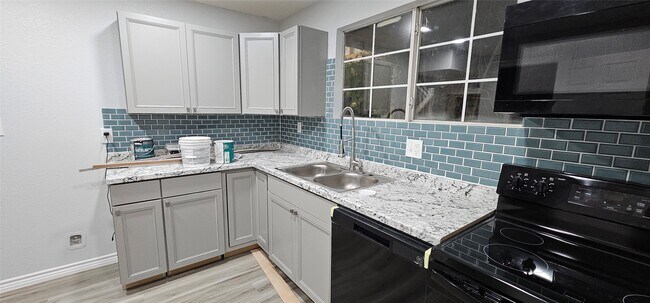 Foto del edificio - 2634 Tidewater Dr