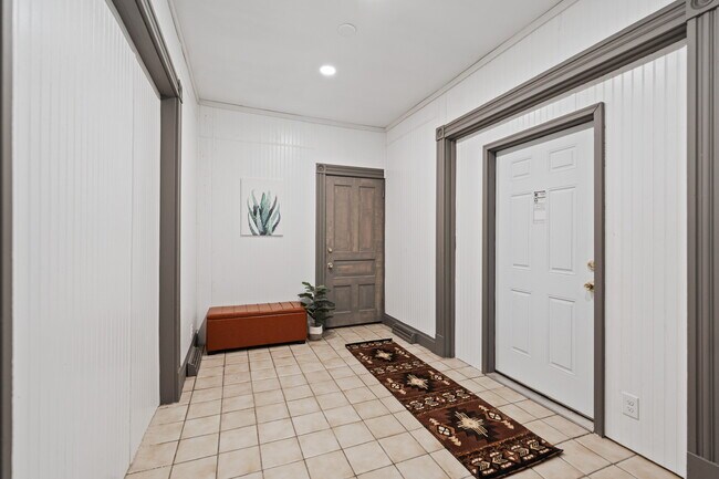 Building Photo - 133 Meade Ave