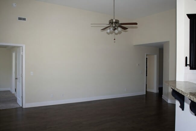 Building Photo - 1275 Eagle's View Dr