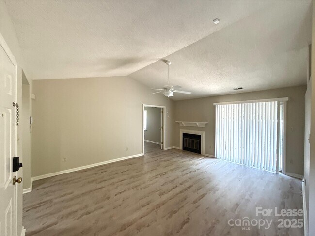 Foto del edificio - 2720 Von Thuringer Ct