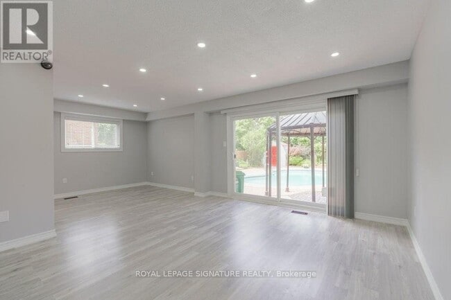 Building Photo - 48 Lawndale Crescent