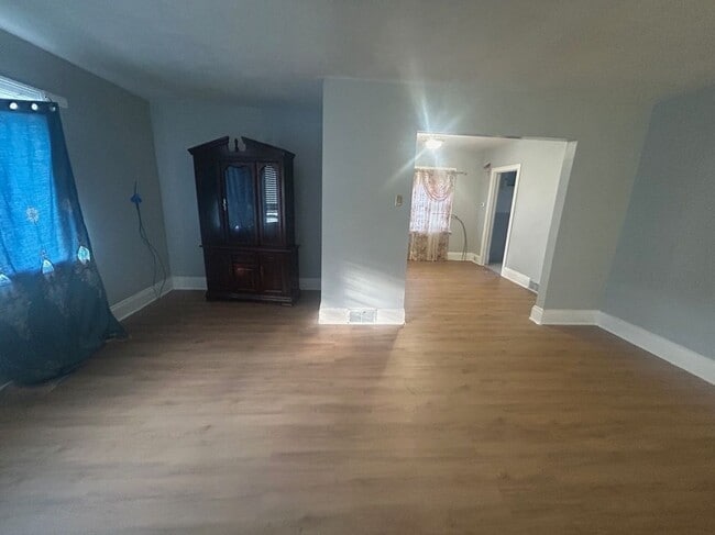 Building Photo - 63 Page St