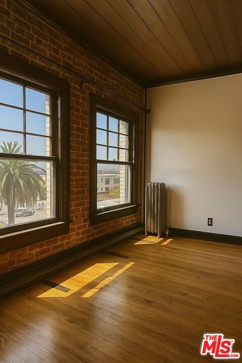 Foto del edificio - 2121 James M Wood Blvd