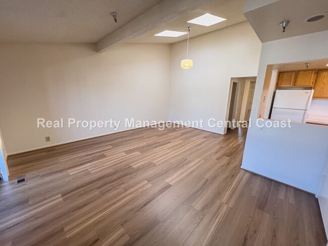 Building Photo - AVAILABLE NOW - Condo Close to Cal Poly - ...