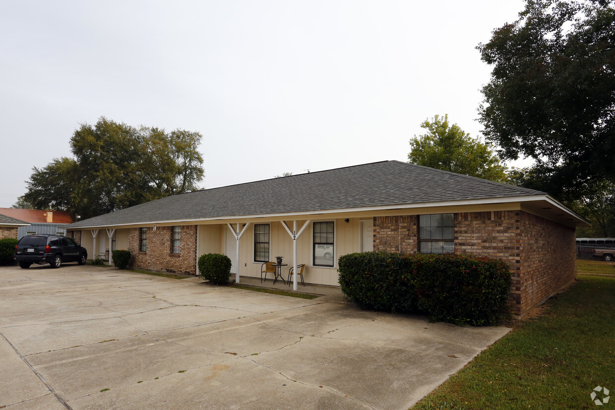 Building Photo - Country Village Apartments