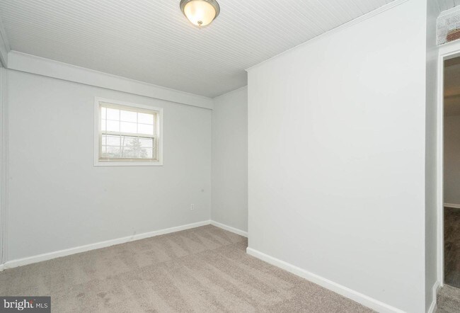 Building Photo - 6105 Auth Rd