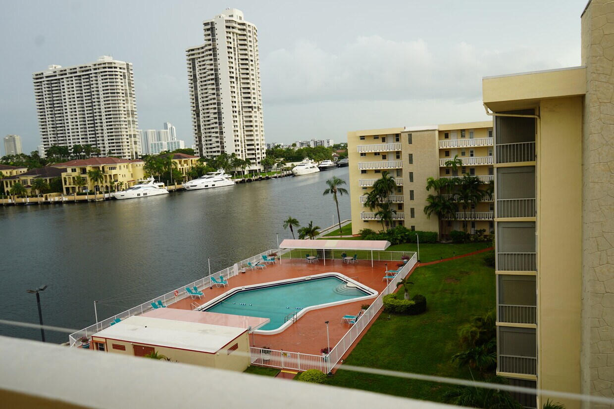 Primary Photo - 2999 Point East Dr